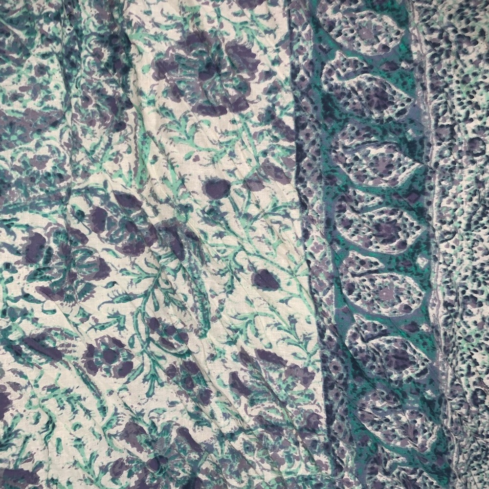 Square scarf - Picture 3 of 4